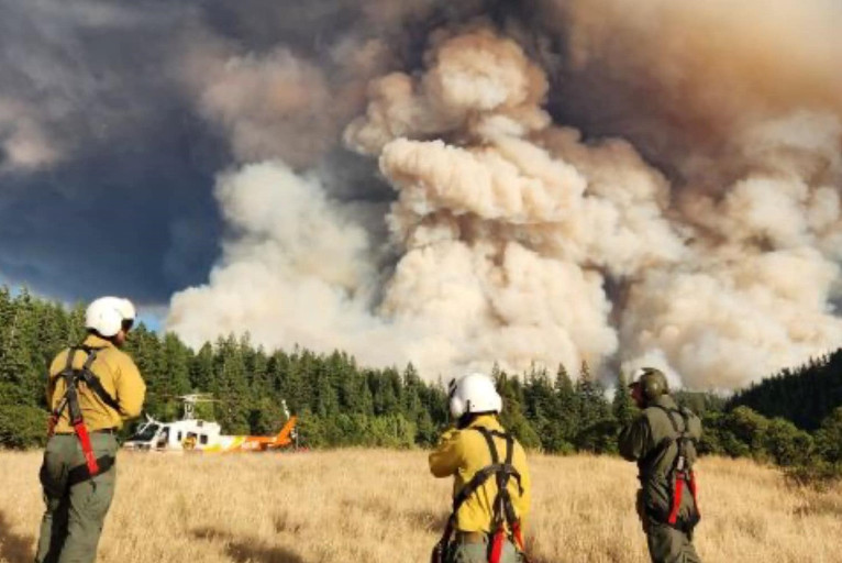 Oak Flat Fire Near Agness Explodes to 4,000 Acres in 36 hours Wild